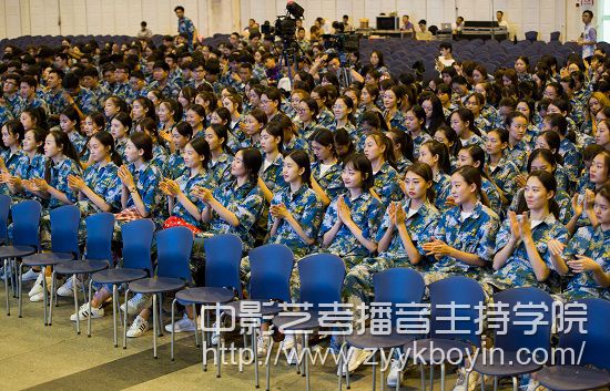 上海戏剧学院大一新生迎来一堂特殊的“开学第一课”.jpg