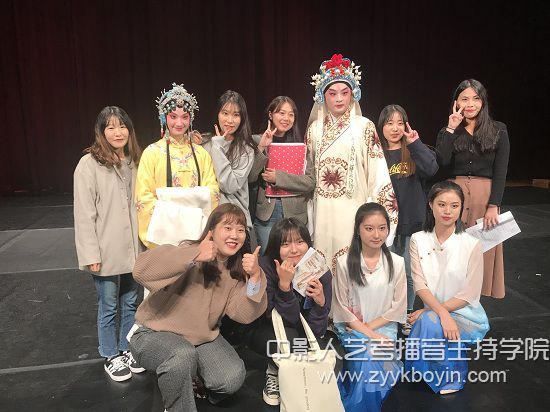 韩国学生与上戏学生合影