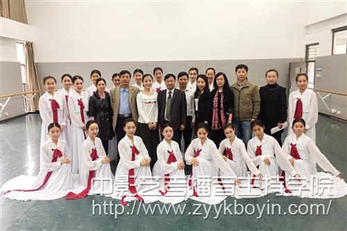 越南老街省联合高等学校代表团观摩了舞蹈学院民族民间舞蹈.jpg